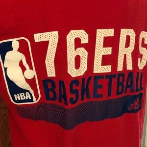 Philadelphia 76ers Basketball Short-sleeve T-shirt Red Small